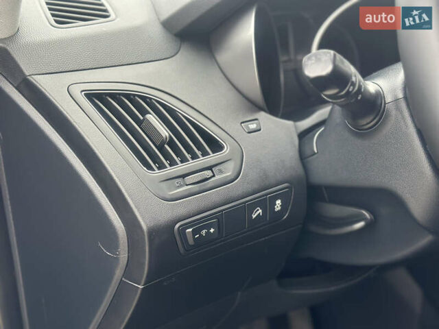 Серый Хендай их35, объемом двигателя 2 л и пробегом 170 тыс. км за 11700 $, фото 41 на Automoto.ua