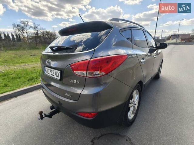 Серый Хендай их35, объемом двигателя 2 л и пробегом 187 тыс. км за 12900 $, фото 5 на Automoto.ua