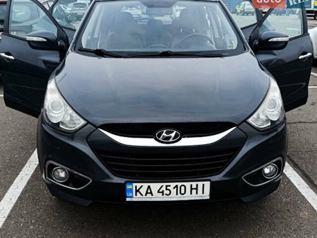 Серый Хендай их35, объемом двигателя 2 л и пробегом 238 тыс. км за 10000 $, фото 7 на Automoto.ua