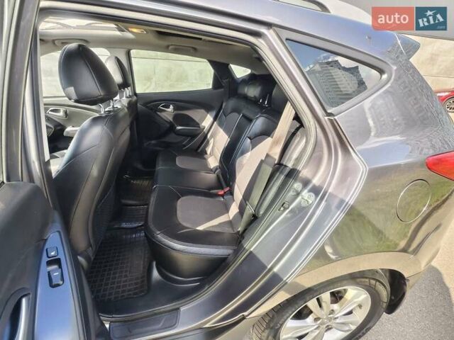 Серый Хендай их35, объемом двигателя 2 л и пробегом 187 тыс. км за 12900 $, фото 37 на Automoto.ua