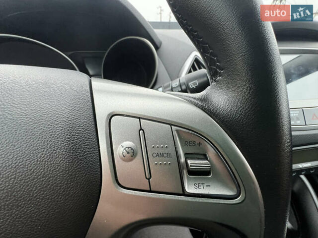 Серый Хендай их35, объемом двигателя 2 л и пробегом 240 тыс. км за 11500 $, фото 36 на Automoto.ua