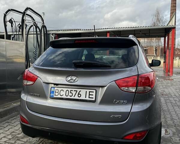 Серый Хендай их35, объемом двигателя 2 л и пробегом 190 тыс. км за 12500 $, фото 7 на Automoto.ua