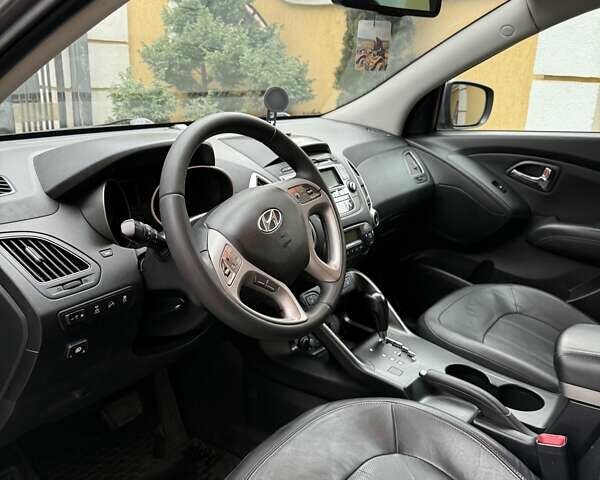 Серый Хендай их35, объемом двигателя 2 л и пробегом 190 тыс. км за 12500 $, фото 8 на Automoto.ua