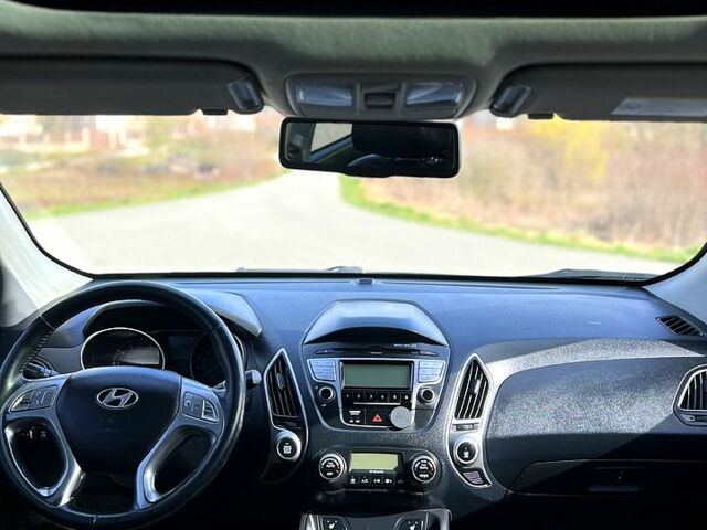 Сірий Хендай іх35, об'ємом двигуна 2.4 л та пробігом 220 тис. км за 11950 $, фото 2 на Automoto.ua