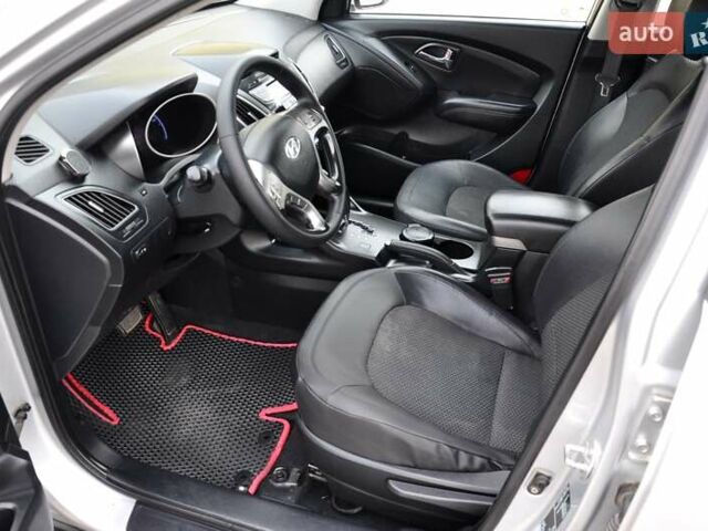 Серый Хендай их35, объемом двигателя 2 л и пробегом 267 тыс. км за 8999 $, фото 16 на Automoto.ua