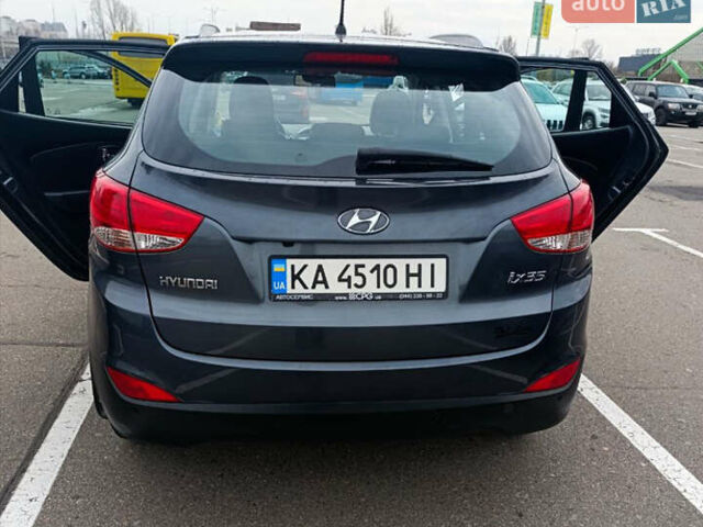 Серый Хендай их35, объемом двигателя 2 л и пробегом 238 тыс. км за 10000 $, фото 5 на Automoto.ua