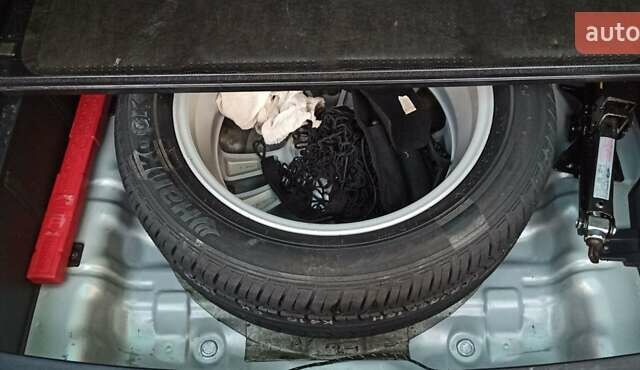 Серый Хендай их35, объемом двигателя 2 л и пробегом 248 тыс. км за 13200 $, фото 20 на Automoto.ua