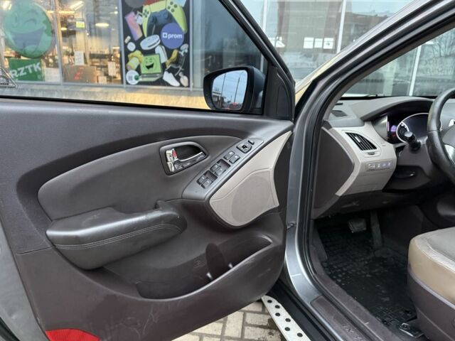 Сірий Хендай іх35, об'ємом двигуна 2 л та пробігом 186 тис. км за 11900 $, фото 11 на Automoto.ua