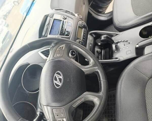 Серый Хендай их35, объемом двигателя 2 л и пробегом 238 тыс. км за 10000 $, фото 15 на Automoto.ua