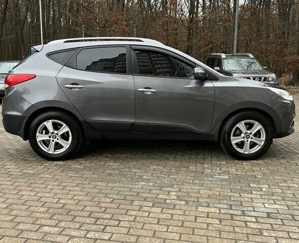 Сірий Хендай іх35, об'ємом двигуна 2.36 л та пробігом 220 тис. км за 11750 $, фото 5 на Automoto.ua