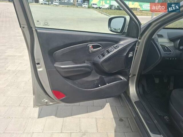 Серый Хендай их35, объемом двигателя 2 л и пробегом 193 тыс. км за 10999 $, фото 10 на Automoto.ua