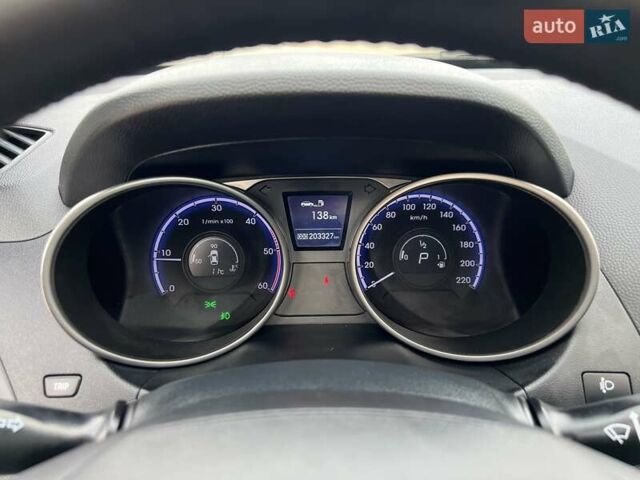 Серый Хендай их35, объемом двигателя 2 л и пробегом 200 тыс. км за 12900 $, фото 58 на Automoto.ua