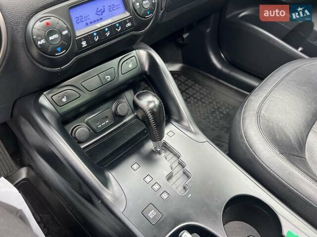 Серый Хендай их35, объемом двигателя 2 л и пробегом 200 тыс. км за 12900 $, фото 60 на Automoto.ua