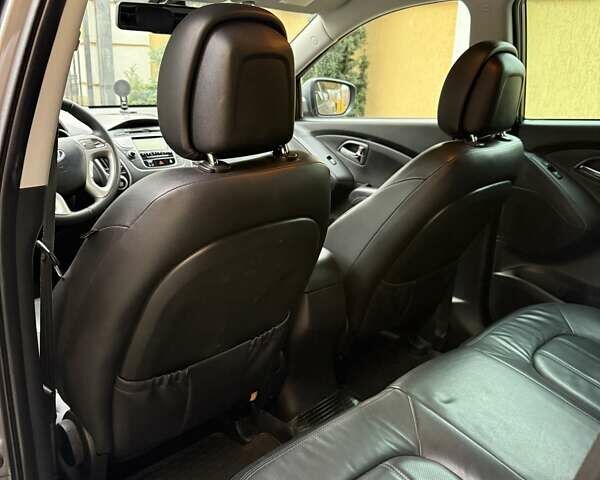 Серый Хендай их35, объемом двигателя 2 л и пробегом 190 тыс. км за 12500 $, фото 23 на Automoto.ua