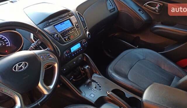 Серый Хендай их35, объемом двигателя 2 л и пробегом 248 тыс. км за 13200 $, фото 13 на Automoto.ua
