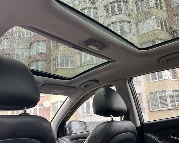 Сірий Хендай іх35, об'ємом двигуна 2.36 л та пробігом 220 тис. км за 11750 $, фото 13 на Automoto.ua