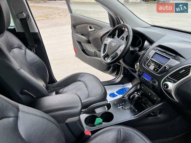 Серый Хендай их35, объемом двигателя 2 л и пробегом 200 тыс. км за 12900 $, фото 69 на Automoto.ua