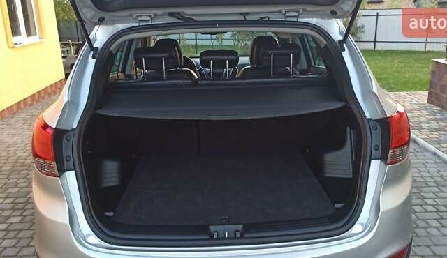 Серый Хендай их35, объемом двигателя 2 л и пробегом 248 тыс. км за 13200 $, фото 19 на Automoto.ua