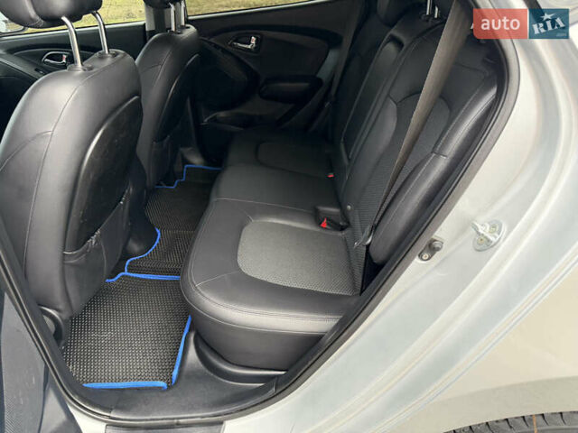 Сірий Хендай іх35, об'ємом двигуна 2 л та пробігом 132 тис. км за 11999 $, фото 36 на Automoto.ua