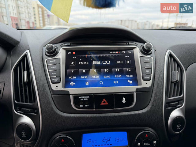 Сірий Хендай іх35, об'ємом двигуна 2 л та пробігом 132 тис. км за 11999 $, фото 29 на Automoto.ua