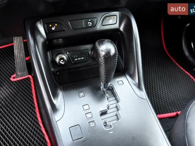 Серый Хендай их35, объемом двигателя 2 л и пробегом 267 тыс. км за 8999 $, фото 30 на Automoto.ua