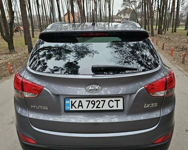 Серый Хендай их35, объемом двигателя 1.7 л и пробегом 195 тыс. км за 11750 $, фото 6 на Automoto.ua