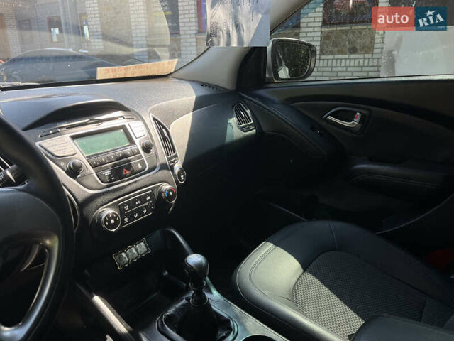Сірий Хендай іх35, об'ємом двигуна 2 л та пробігом 307 тис. км за 11000 $, фото 16 на Automoto.ua