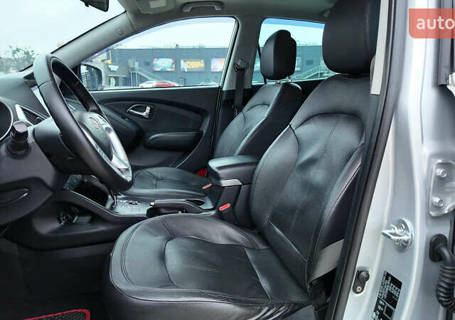 Серый Хендай их35, объемом двигателя 2 л и пробегом 174 тыс. км за 13990 $, фото 17 на Automoto.ua