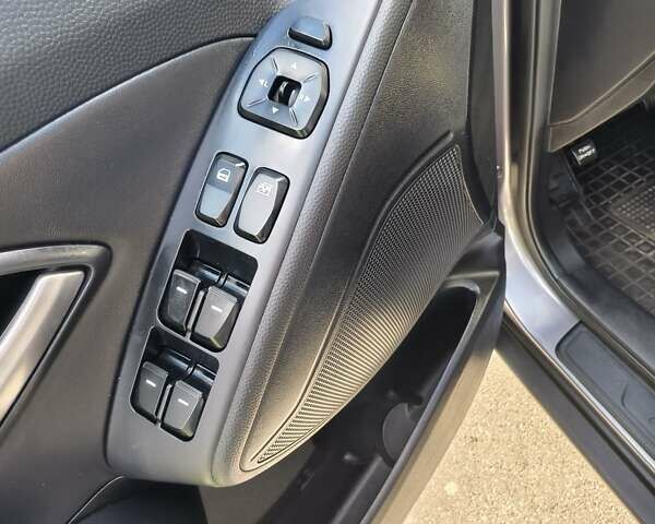 Серый Хендай их35, объемом двигателя 2 л и пробегом 187 тыс. км за 12900 $, фото 29 на Automoto.ua