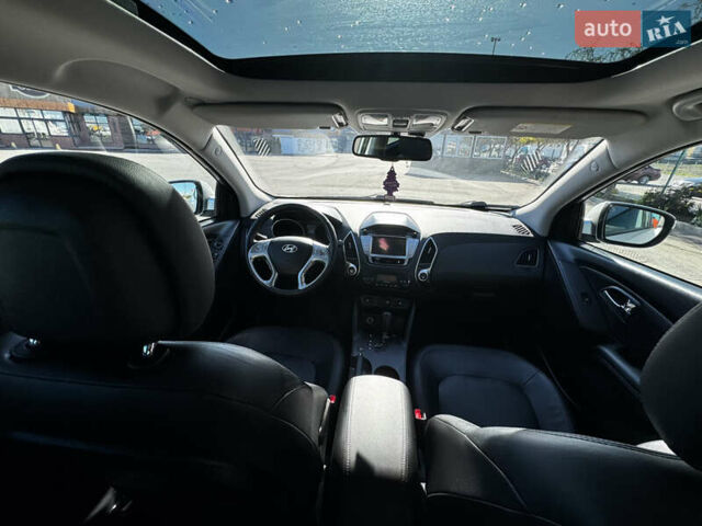 Серый Хендай их35, объемом двигателя 2 л и пробегом 229 тыс. км за 13500 $, фото 17 на Automoto.ua