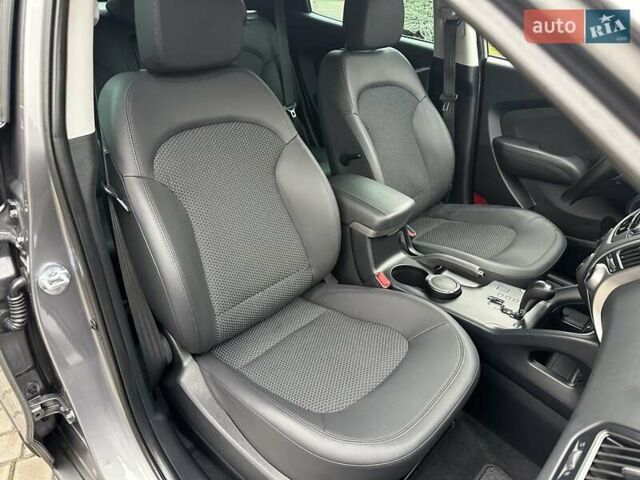 Серый Хендай их35, объемом двигателя 2 л и пробегом 107 тыс. км за 15900 $, фото 41 на Automoto.ua