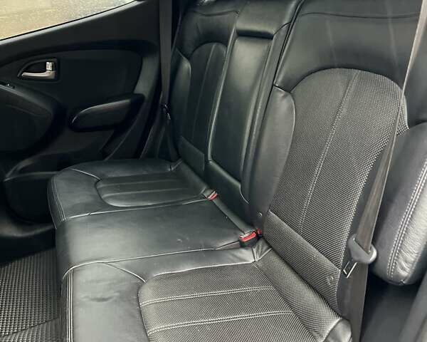 Сірий Хендай іх35, об'ємом двигуна 2.36 л та пробігом 220 тис. км за 11750 $, фото 16 на Automoto.ua