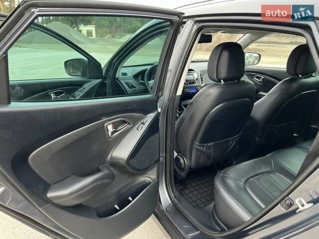 Серый Хендай их35, объемом двигателя 2 л и пробегом 200 тыс. км за 12900 $, фото 80 на Automoto.ua