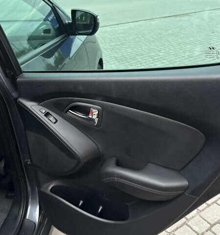 Серый Хендай их35, объемом двигателя 2 л и пробегом 245 тыс. км за 13500 $, фото 37 на Automoto.ua