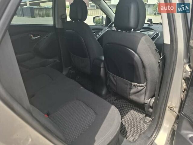 Серый Хендай их35, объемом двигателя 2 л и пробегом 193 тыс. км за 10999 $, фото 22 на Automoto.ua