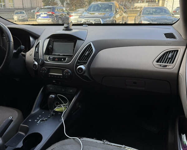 Хендай их35 2011 в Киеве на Automoto.ua Серый Хендай их35, объемом двигателя 2 л и пробегом 240 тыс. км за 11500 $, фото 3 на Automoto.ua