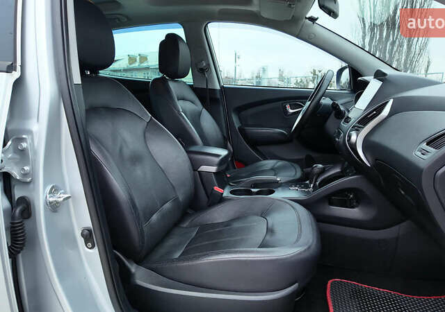 Серый Хендай их35, объемом двигателя 2 л и пробегом 174 тыс. км за 13990 $, фото 14 на Automoto.ua