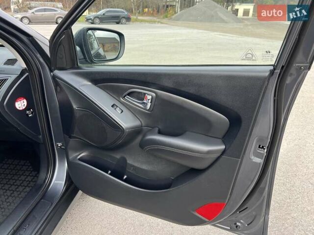 Серый Хендай их35, объемом двигателя 2 л и пробегом 200 тыс. км за 12900 $, фото 67 на Automoto.ua