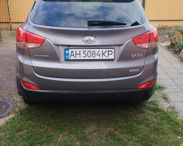 Серый Хендай их35, объемом двигателя 2 л и пробегом 102 тыс. км за 11000 $, фото 3 на Automoto.ua