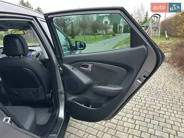 Серый Хендай их35, объемом двигателя 2 л и пробегом 107 тыс. км за 15900 $, фото 48 на Automoto.ua