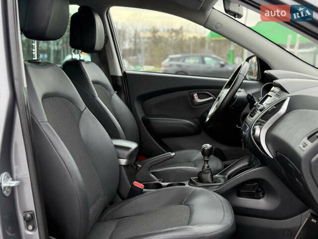 Сірий Хендай іх35, об'ємом двигуна 1.7 л та пробігом 235 тис. км за 11499 $, фото 27 на Automoto.ua