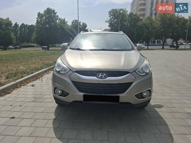 Серый Хендай их35, объемом двигателя 2 л и пробегом 193 тыс. км за 10999 $, фото 7 на Automoto.ua
