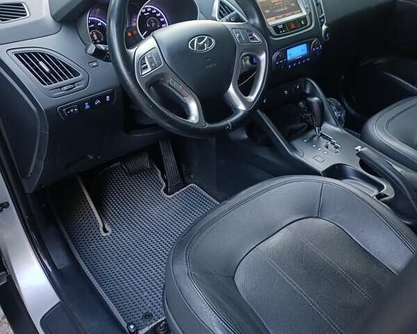 Хендай их35 2011 в Черновцах на Automoto.ua Серый Хендай их35, объемом двигателя 2 л и пробегом 179 тыс. км за 12900 $, фото 28 на Automoto.ua