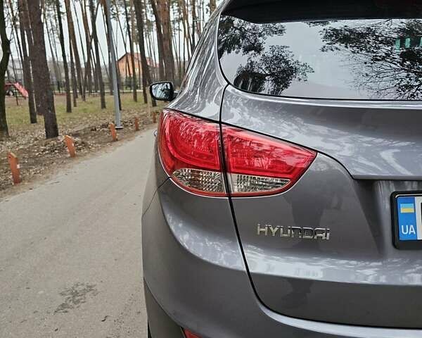 Серый Хендай их35, объемом двигателя 1.7 л и пробегом 195 тыс. км за 11750 $, фото 7 на Automoto.ua