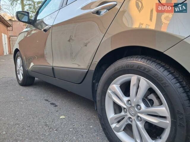 Серый Хендай их35, объемом двигателя 2 л и пробегом 101 тыс. км за 12700 $, фото 12 на Automoto.ua