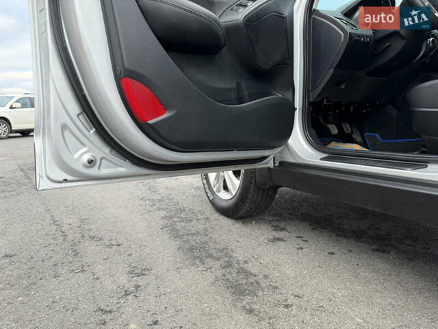 Сірий Хендай іх35, об'ємом двигуна 2 л та пробігом 132 тис. км за 11999 $, фото 21 на Automoto.ua