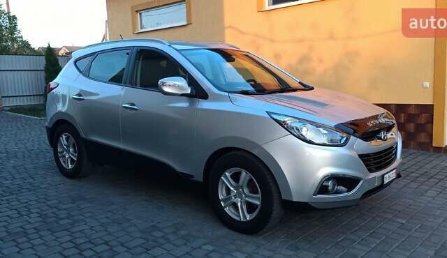Серый Хендай их35, объемом двигателя 2 л и пробегом 248 тыс. км за 13200 $, фото 4 на Automoto.ua