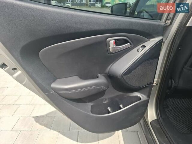 Серый Хендай их35, объемом двигателя 2 л и пробегом 193 тыс. км за 10999 $, фото 14 на Automoto.ua