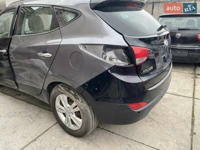 Серый Хендай их35, объемом двигателя 2 л и пробегом 90 тыс. км за 8000 $, фото 4 на Automoto.ua