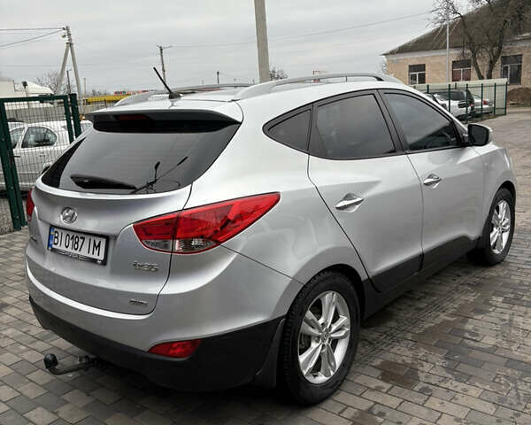 Сірий Хендай іх35, об'ємом двигуна 2 л та пробігом 237 тис. км за 12200 $, фото 3 на Automoto.ua